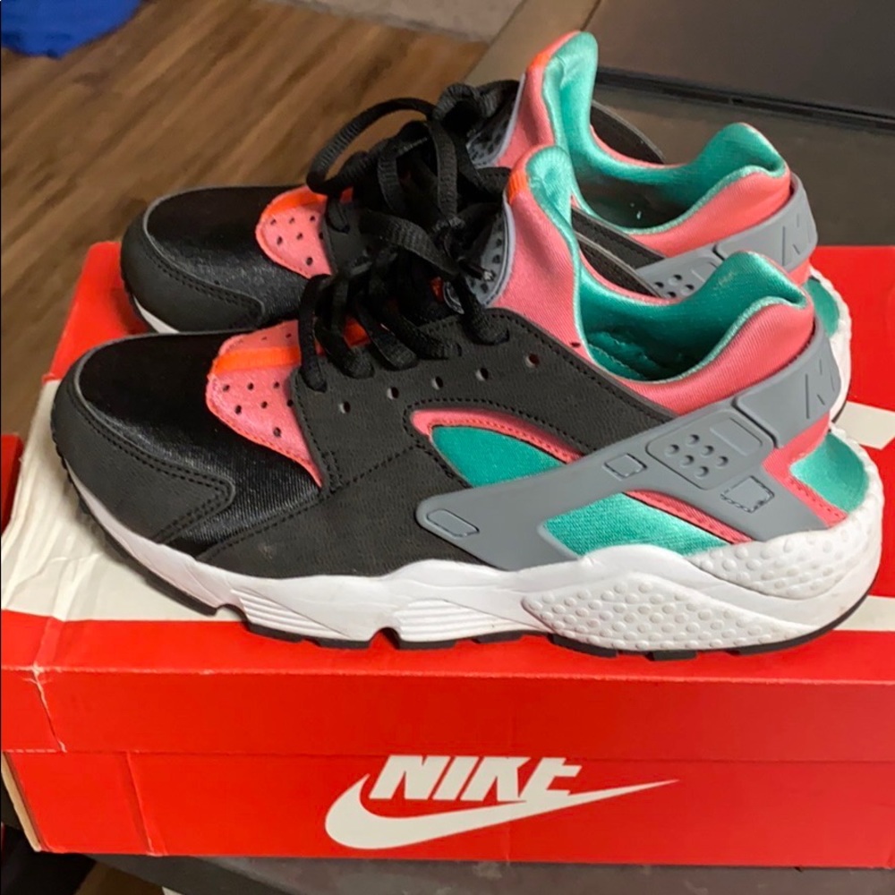 WMNS Nike Air Huaraches